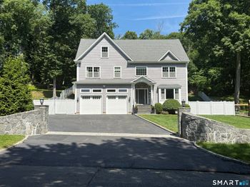 17 Woodlawn Drive