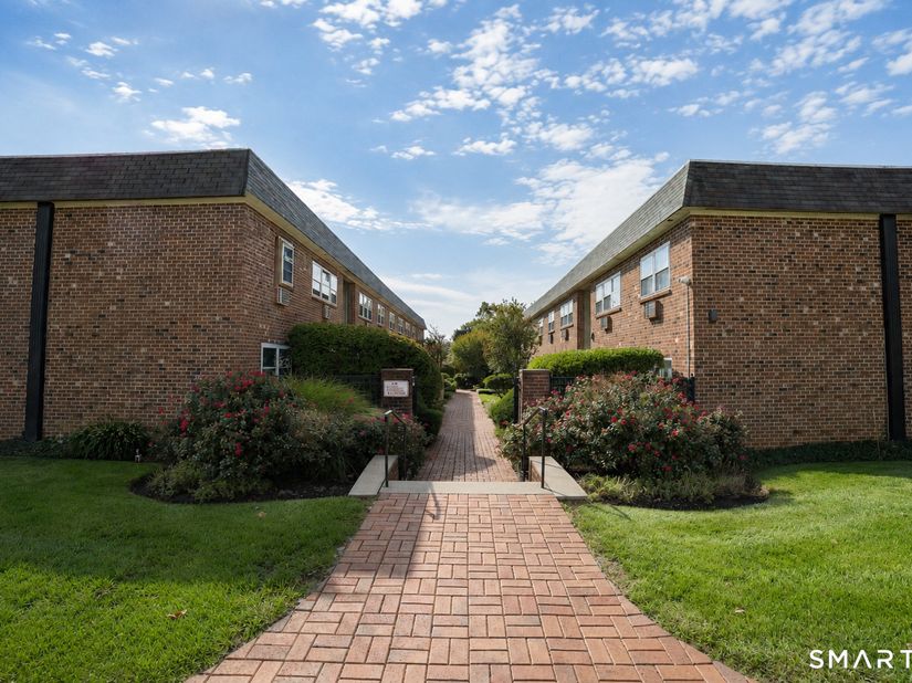 637 Cove Road D5, Stamford CT 06902