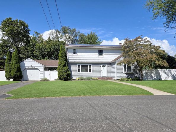 945 Benedict Street, Bohemia NY 11716