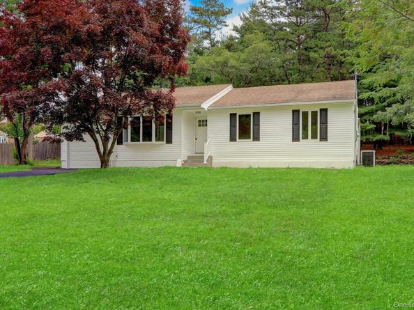 181 Wading River Hollow Road, Ridge NY 11961