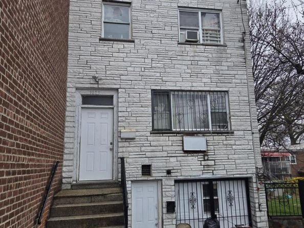 1073 E 233rd Street, Bronx NY 10466