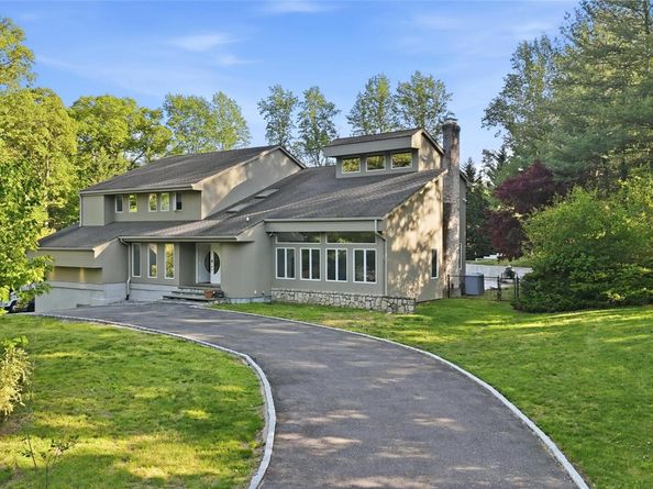 31 Sherwood Gate, Oyster Bay NY 11771