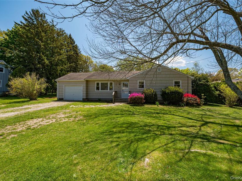 6200 New Suffolk Avenue, Mattituck NY 11952