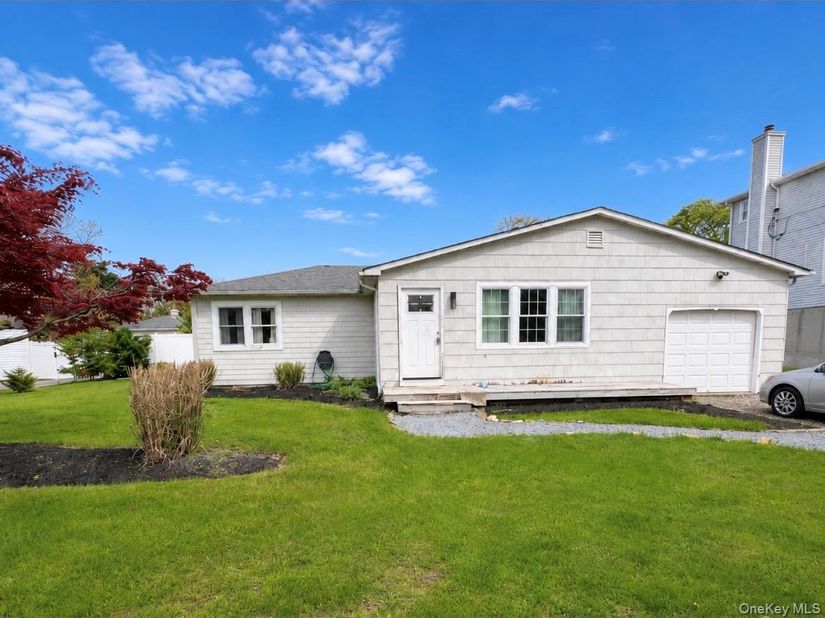 7 Bay Street, Center Moriches NY 11934