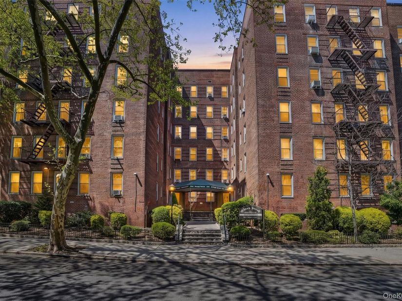 2105 Wallace Avenue 2A, Bronx NY 10462