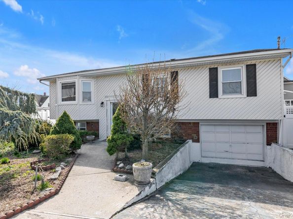 124 Stella Court, Lynbrook NY 11563