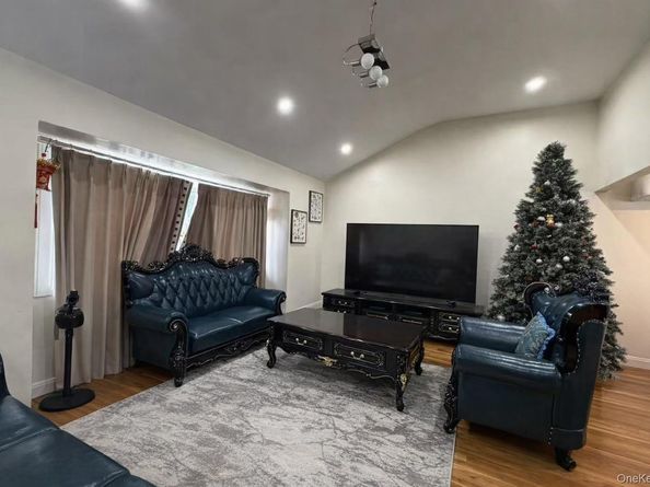 126 Radcliffe Road, Plainview NY 11803