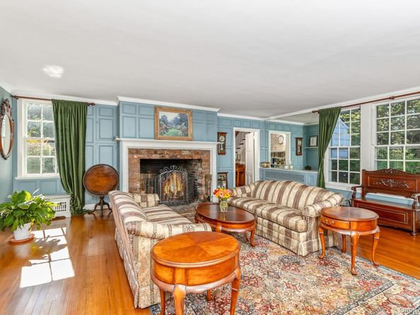 12 W Mall Drive, Huntington NY 11743