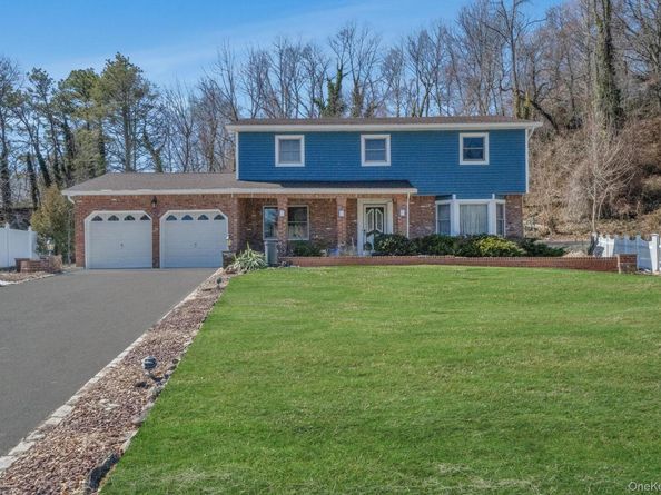 3 New Jersey Court, Dix Hills NY 11746