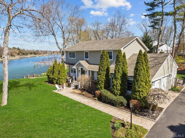 29 Dyke Road, Setauket NY 11733