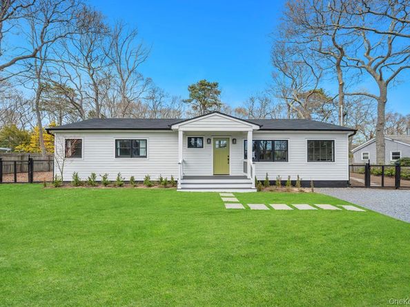 10 Shinnecock Lane, Hampton Bays NY 11946