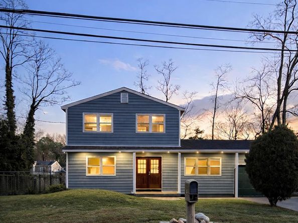 100 Lexington Avenue, Holbrook NY 11741