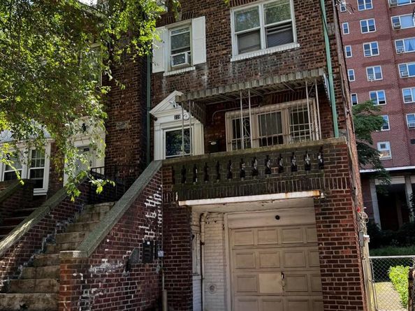 118 Van Cortlandt Avenue W, Bronx NY 10463