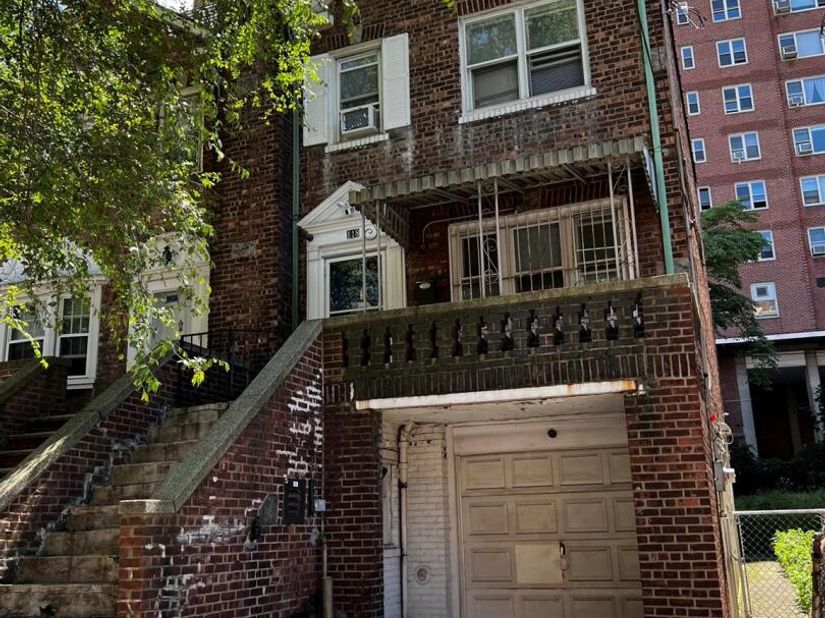 118 Van Cortlandt Avenue W, Bronx NY 10463