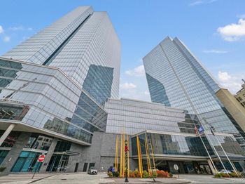 1 Renaissance Square