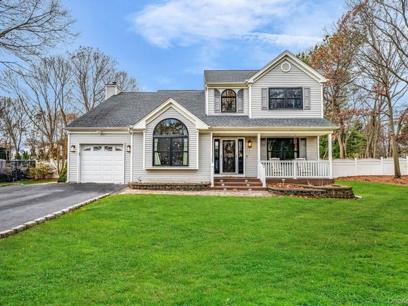 124 Spence Avenue, Holtsville NY 11742