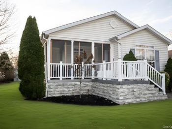 1661 # 519 Old Country rd