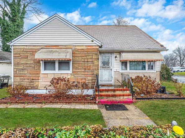 3 Poplar Road, Amityville NY 11701