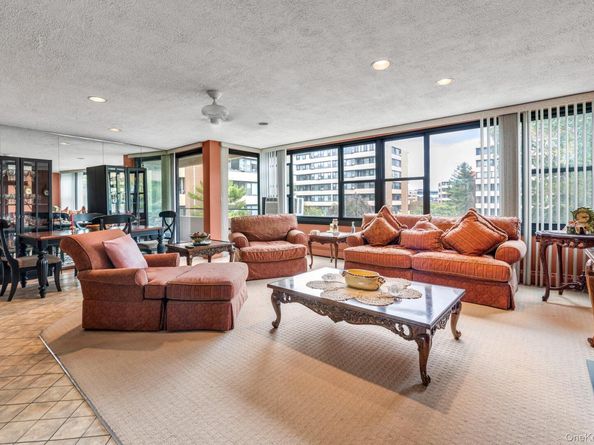 10-01 162 St 4A, Beechhurst NY 11357