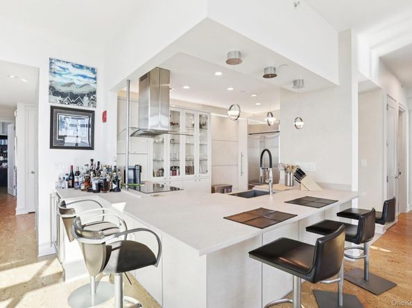 175 Huguenot Street PH302, New Rochelle NY 10801