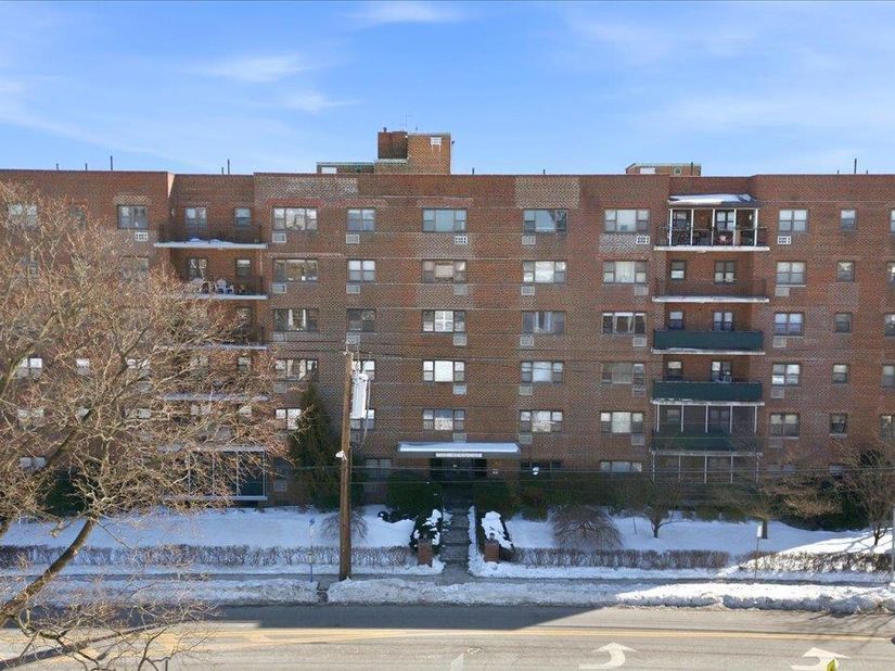 266 Pelham Road 4E, New Rochelle NY 10805