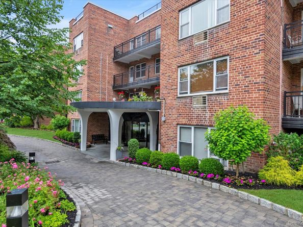 25 Chapel Place 3N, Great Neck NY 11021