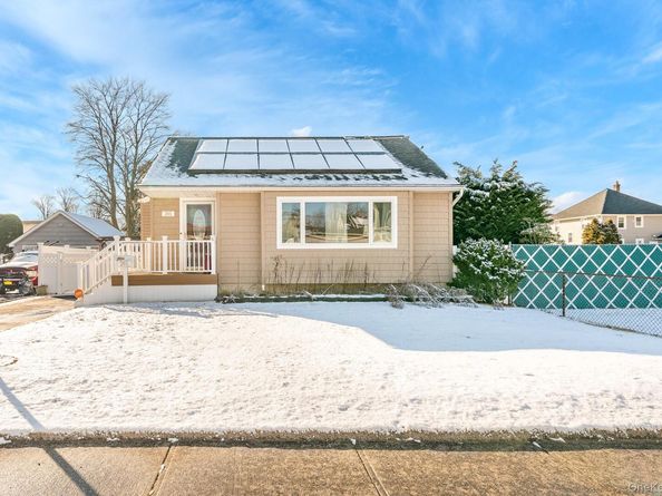 265 S 4th Street, Lindenhurst NY 11757