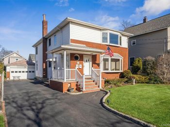 83 W Valley Stream Boulevard