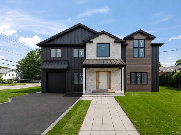 555 Marian Court, East Meadow NY 11554
