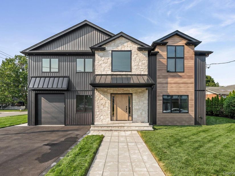 555 Marian Court, East Meadow NY 11554