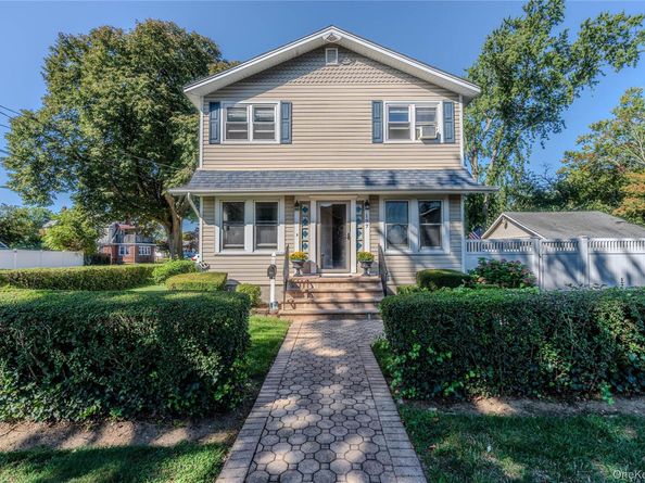 197 S 4th Street, Lindenhurst NY 11757