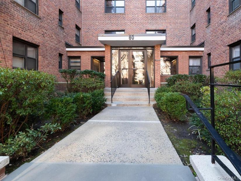 60 White Oak Street 2H, New Rochelle NY 10801