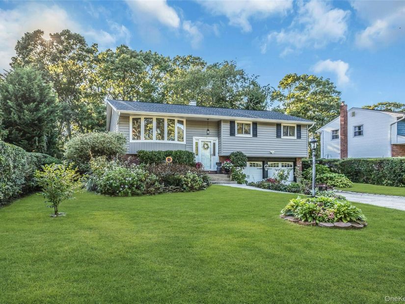160 Overlook Drive, East Islip NY 11730