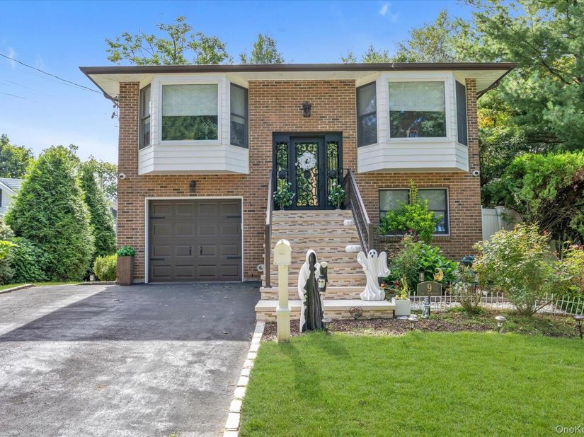 9 The Promenade, Glen Head NY 11545