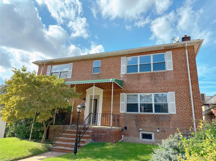 200-21 39 Ave, Bayside NY 11361