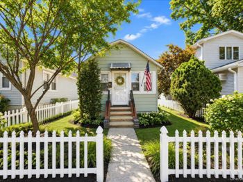 11 Oak Avenue