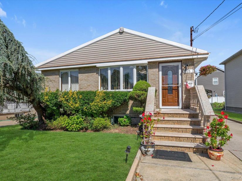15 Hudson Avenue, Valley Stream NY 11580