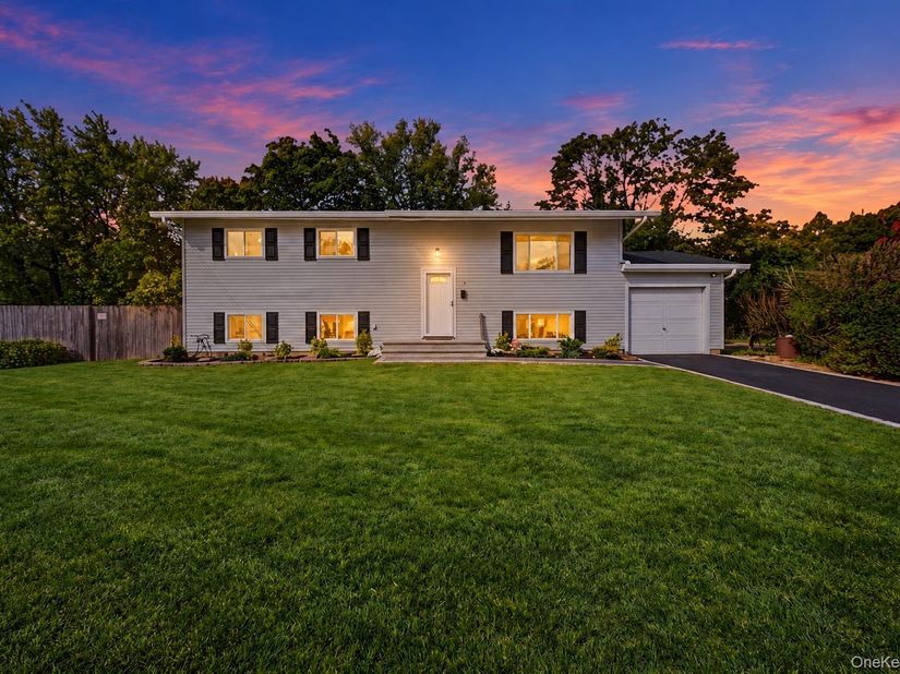 4 Ridge Road, Wheatley Heights NY 11798