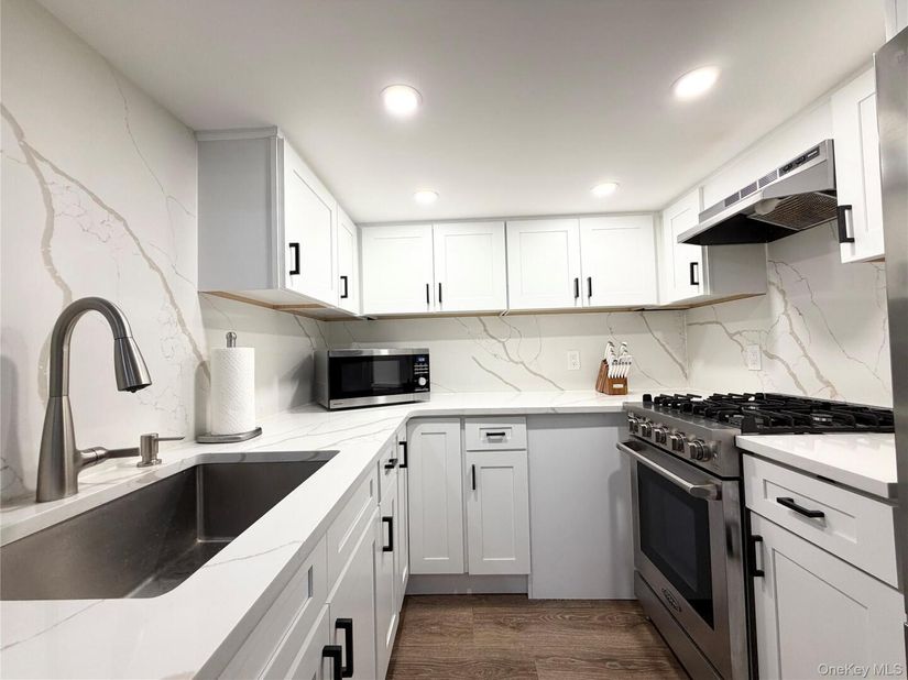 675 Pelham Road F17, New Rochelle NY 10805