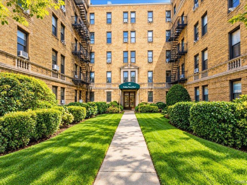 43 Calton Road 4N, New Rochelle NY 10804