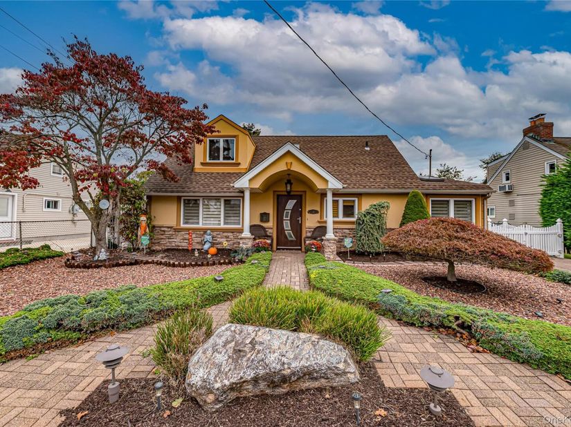10 William Street, Copiague NY 11726