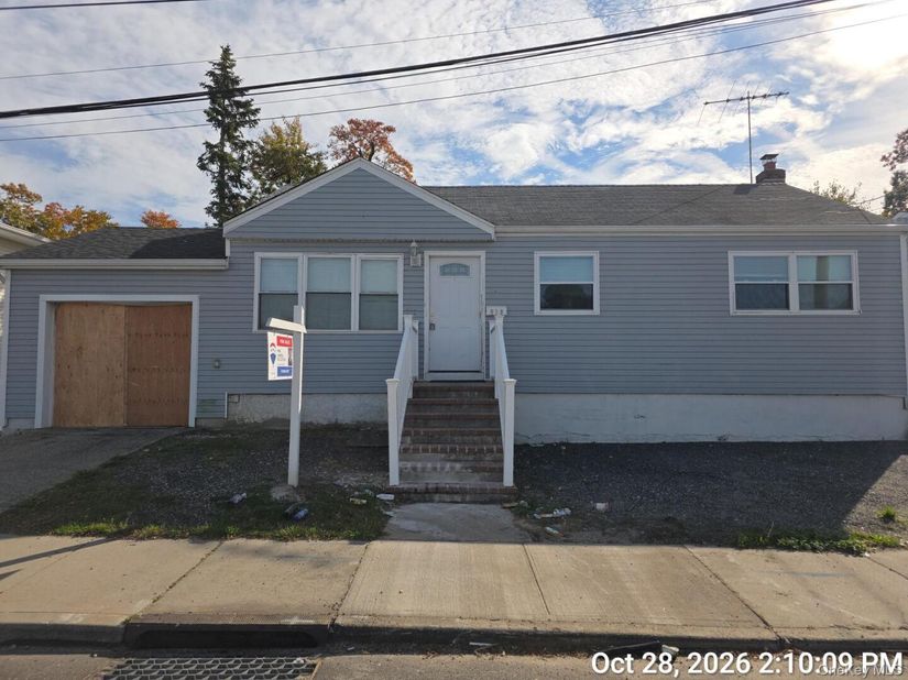 918 Sunrise Highway, North Babylon NY 11704