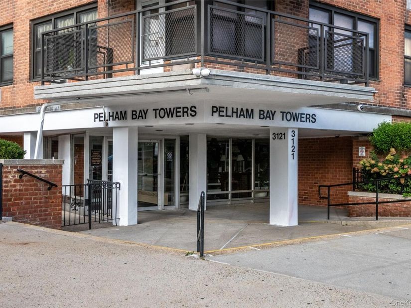 3121 Middletown Road 2B, Bronx NY 10461