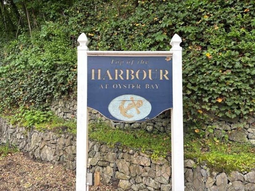 11 Harbour Lane 1B, Oyster Bay NY 11771