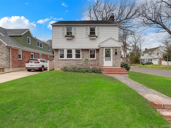 31 Carol Street, Lynbrook NY 11563