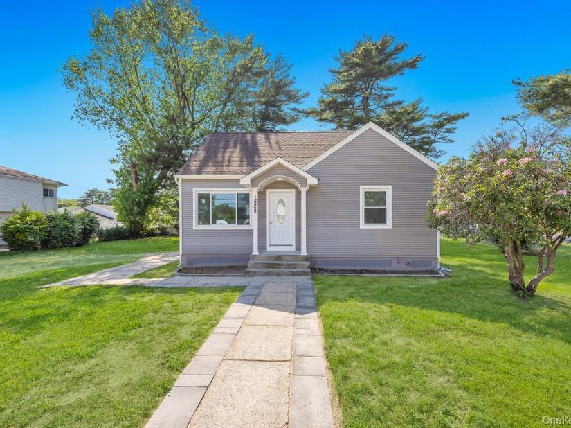 1828 Stein Drive, Bay Shore NY 11706