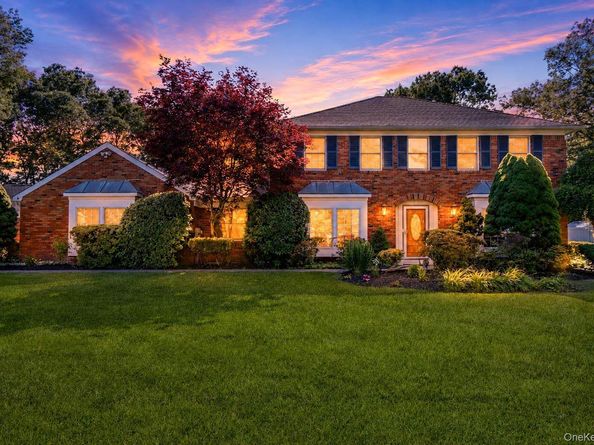 15-17 Park Woods Lane, Kings Park NY 11754