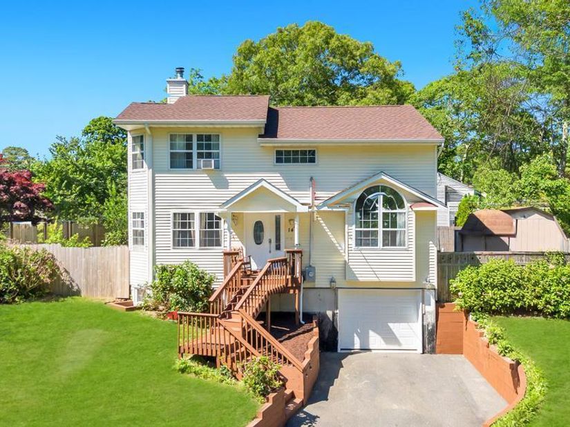 14 Cherry Road, Rocky Point NY 11778