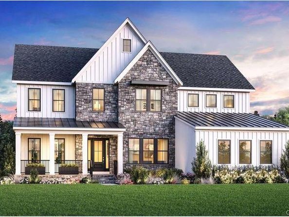 1 Levitow Court, Dix Hills NY 11746