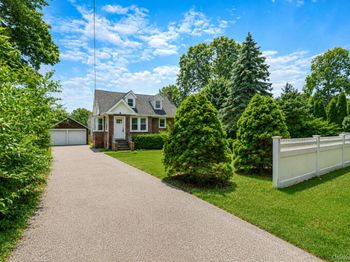 44 Elizabeth Avenue